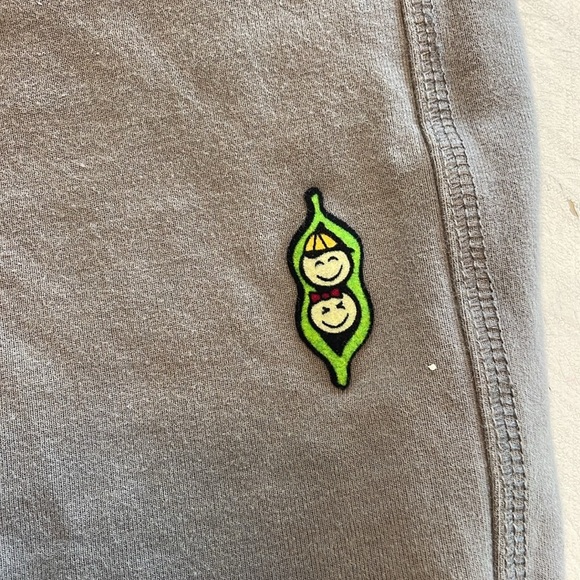 Gray Peekaboo Beans Shorts size 5 - Picture 4 of 4